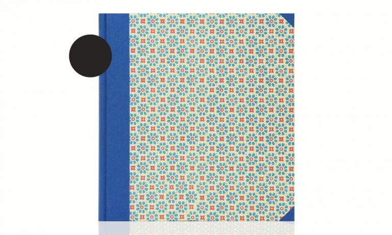 Fotoalbum Blüten blau rot, schwarze Seiten, 30 Blatt, quadratisch v